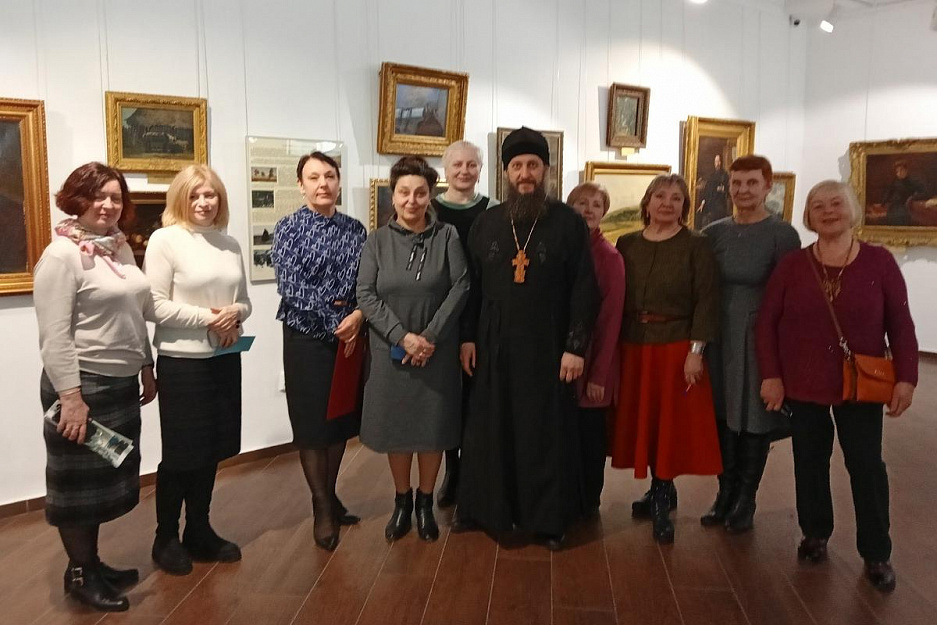 В Кургане участники клуба православных женщин вновь посетили художественный музей