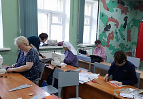 «Мастерицы» при Троицком приходе продолжают осваивать швейное дело