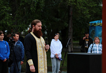 В Детском парке Кургана прошла акция в память о детях - жертвах войны в Донбассе