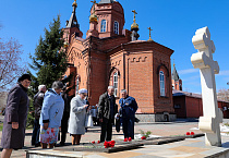 В Кургане возле кафедрального Александро-Невского собора прошла панихида по жертвам аварии на Чернобыльской АЭС