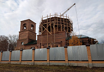 В новом храме Чимеевского монастыря установлены окна