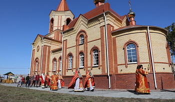 Литургия в храме Иоанна Кронштадтсткого в Кетово