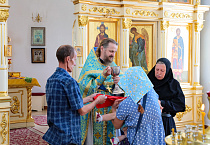 Курганские приходы отметили День семьи, любви и верности благотворительной ярмаркой «Белый цветок»