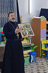 Священник из Петухово поздравил подопечных центра соцзащиты с Покровом