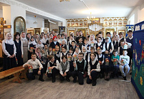 В Кургане православные гимназисты организовали в храме рождественский концерт