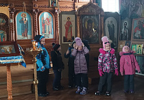 На масленичной неделе дошкольники села Лебяжье побывали в храме