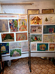 В Варгашах оформлена выставка рисунков «Рождество-2024 глазами детей»