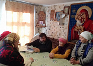 В Макушино на Михайло-Архангельском приходе читают Библию и готовятся к Рождественской ёлке