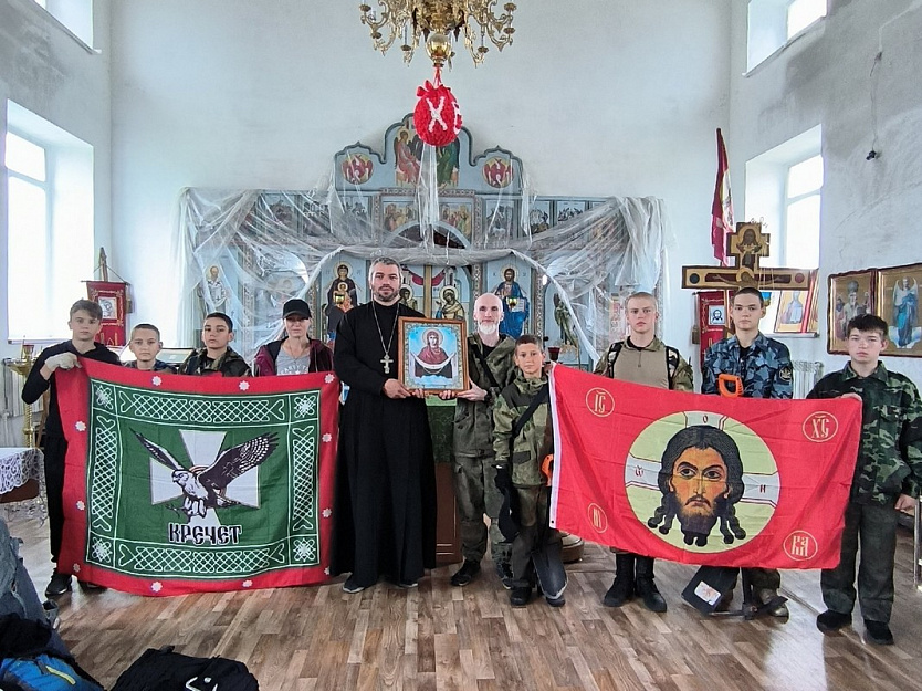 Тюменский поисковый отряд «Кречет» посетил храм в Мокроусово