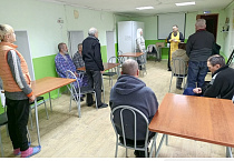 В Кургане священник и сестра милосердия посетили отделение социальной адаптации