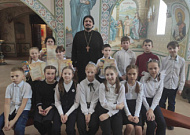 В Частоозерье священник наградил 4-классников за сочинения