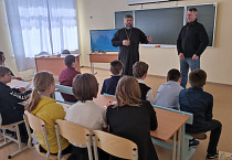 Курганский священник провёл на приходе села Рычково Литургию и встречу со школьниками