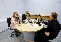 Курганский священник говорил с радиослушателями о православных праздниках августа