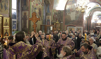 Литургия в Крестовоздвижение в кафедральном соборе Кургана