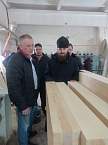 В «Папиной школе» при курганском храме наставники учат детей деревообработке, электронике и другим нужным делам