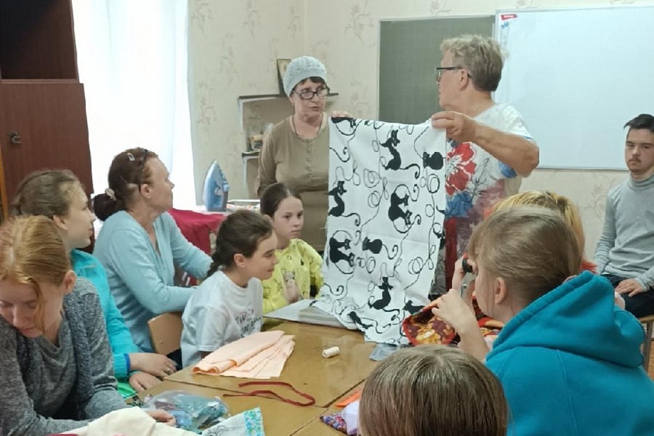 В приходе Святой Троицы города Кургана реализуется проект «Швейная мастерская «Мастерицы»