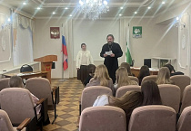 В селе Садовое старшеклассницы побывали на встрече «100 вопросов женщине»