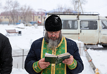 Величественный крест установили на храме села Половинное