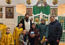 В храме села Половинное тепло и радостно встретили Рождество