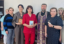 Курганский священник посетил противотуберкулезный диспансер