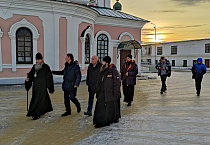 Митрополит Даниил вместе с представителями «Росатома» посетил Далматовский монастырь