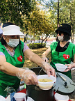 В «Сквере Милосердия» за шесть дней курганские бездомные получили 350 горячих обедов