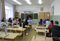 В Кургане священник говорил с родителями о выборе учебного модуля