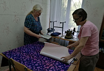 В курганской швейной мастерской «Мастерицы» учатся шить юбки