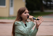 В Детском парке Кургана прошла акция в память о детях - жертвах войны в Донбассе