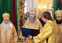 В Троицком соборе Кургана три архиерея совершили Литургию у чудотворной иконы