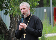 Священник Курганской епархии провёл встречу в загородном оздоровительном лагере