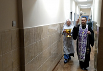 Курганский священник освятил помещения областного наркодиспансера