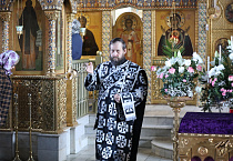 В Великую Пятницу митрополит Даниил совершил вечерню с выносом Плащаницы
