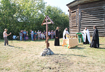 В бывшей церковной ограде зауральского села Байдары установлен памятный крест 