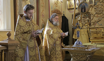 Литургия в кафедральном соборе в воскресный день