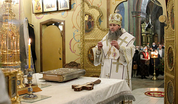 Митрополит Курганский и Белозерский Даниил в ночь с 6 на 7 января совершил в Александро-Невском кафедральном соборе города Кургана