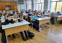 Курганский священник провёл урок для пятиклассников