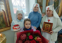 В Кургане прихожане Порт-Артурского храма поздравили настоятеля с юбилеем