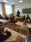 В Лебяжье священник побывал на уроке у пятиклассников