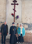 Петуховский священник совершил молебен в полуразрушенном храме