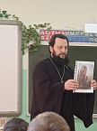 В Лебяжье на уроке ОПК священник рассказал школьникам о Божиих заповедях
