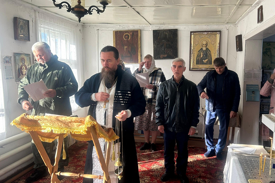 Варгашинский священник вновь побывал в дальнем селе