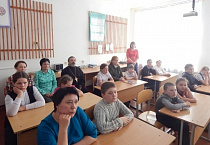 В Петуховском районе священник посетил сельскую школу