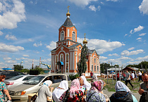 Курганские приходы отметили День семьи, любви и верности благотворительной ярмаркой «Белый цветок»
