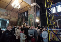 Взрослые и дети курганского прихода побывали в старинном Введенском храме