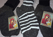 В курганском «Сквере Милосердия» бездомные получили 48 пар тёплых носков