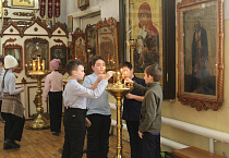 Четвероклассники гимназии №47 побывали в Рождественском храме Кургана