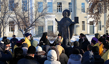 В Кургане освятили памятник святителю Николаю Чудотворцу 