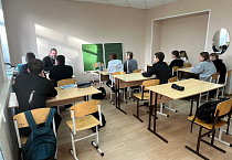 В Зауралье священник рассказал сельским школьникам о вреде наркомании