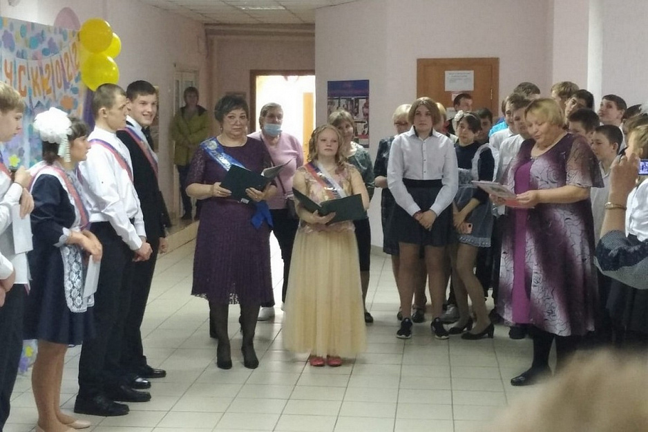 «Союз православных женщин» подарил выпускное платье девятикласснице из Варгашей